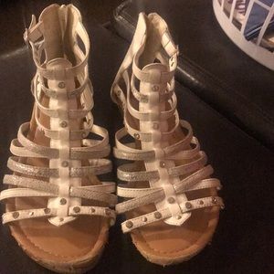 ☀️Size 3 white silver soda sandals